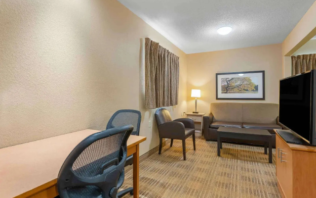 photo 3 of Extended Stay America Detroit Warren