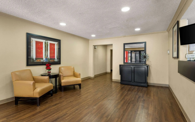 photo 4 of Suburban Studios Houston North I-45