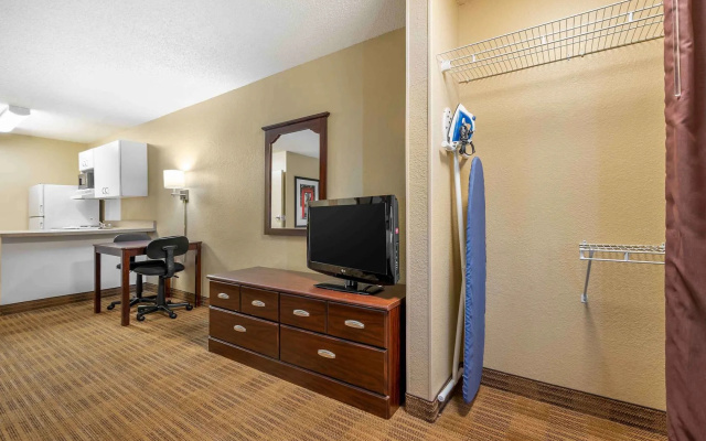 photo 5 of Extended Stay America Suites Indianapolis Airport