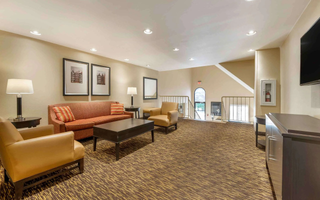 photo 2 of MainStay Suites Indianapolis Northwest - College Park