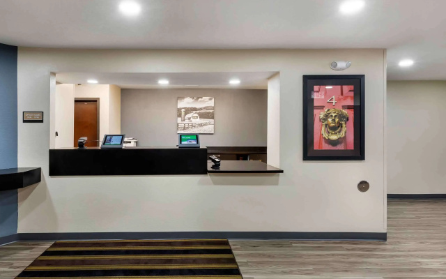 photo 2 of Extended Stay America Select Suites - Milwaukee - Waukesha