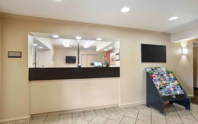 photo 2 of Extended Stay America Suites - Norwalk - Stamford
