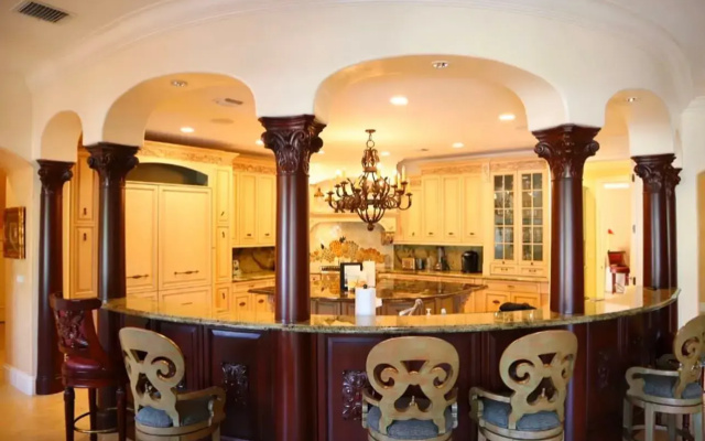 photo 2 of Extravagant Golden Mansion 6 Bedrooms 8 Bathrooms in the Finest Las Olas Area