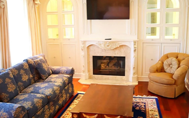 photo 5 of Extravagant Golden Mansion 6 Bedrooms 8 Bathrooms in the Finest Las Olas Area