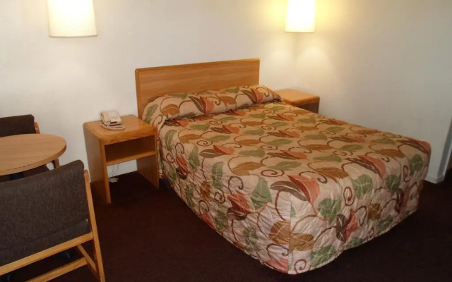 photo 2 of E-Z 8 Motel Newark