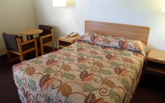 photo 5 of E-Z 8 Motel Newark