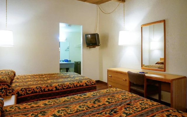 photo 2 of E-Z 8 Motel San Jose 1