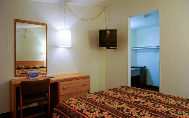 photo 4 of E-Z 8 Motel San Jose 1