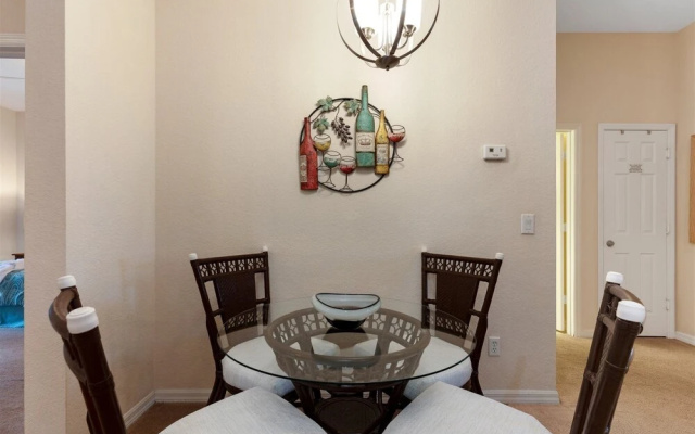 photo 3 of Fabulous 3 bed Condo Near to all the Attractions - 479