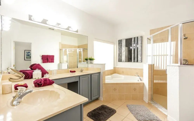 photo 2 of Fabulous 4 bed Home With Private South Facing Pool and spa With Modern Decor - 418
