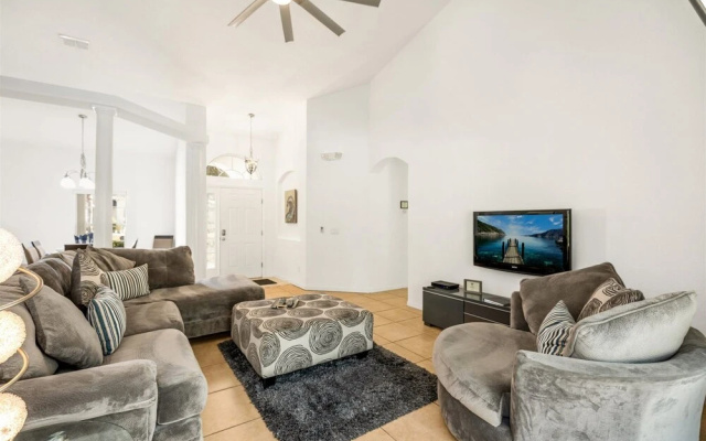 photo 3 of Fabulous 4 bed Home With Private South Facing Pool and spa With Modern Decor - 418