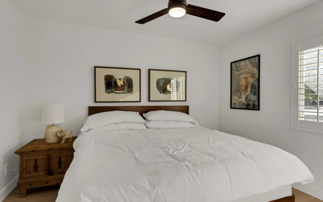 photo 2 of Fabulous Oasis On 59th 4 Bedroom Home by Redawning