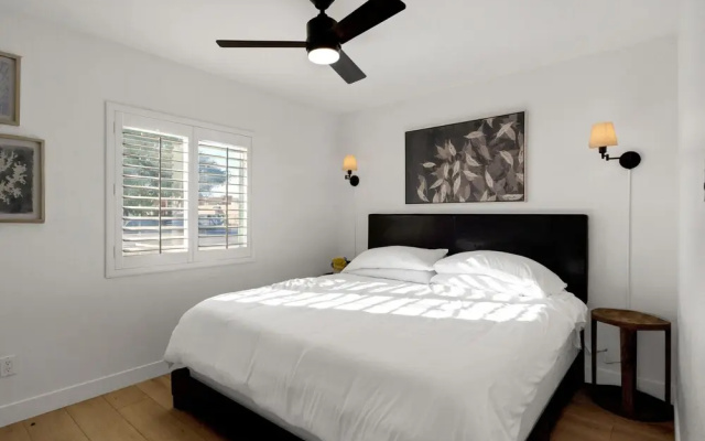 photo 3 of Fabulous Oasis On 59th 4 Bedroom Home by Redawning