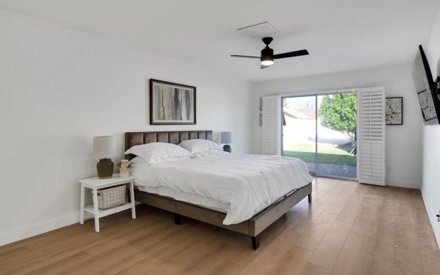 photo 5 of Fabulous Oasis On 59th 4 Bedroom Home by Redawning