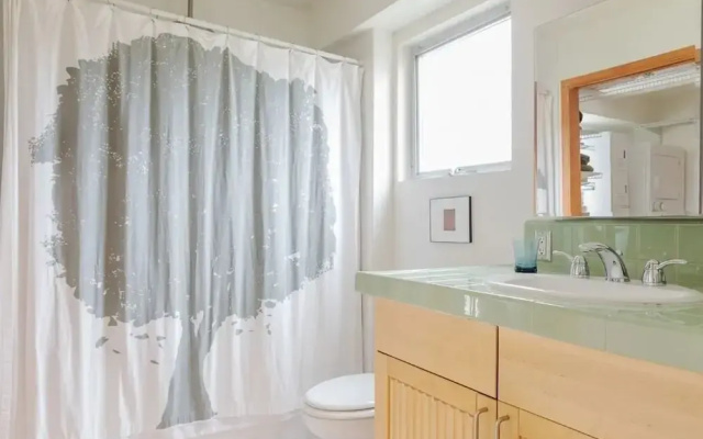 photo 4 of Fabulous Urban Contemporary In Venice 2 Bedroom Townhouse by Redawning