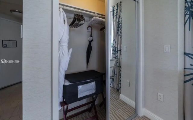 photo 3 of Fabulous Waterfront 2BR 2BA Trump Tower Apartment 6 Guests