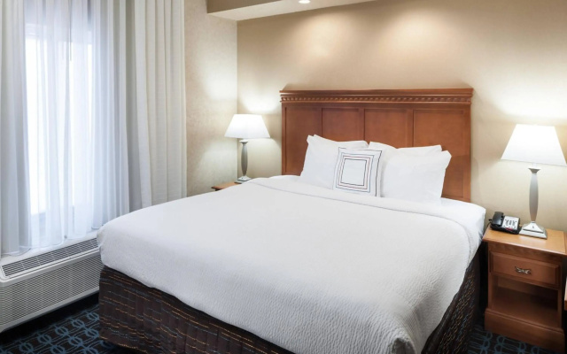 photo 4 of Fairfield Inn & Suites by Marriott Jacksonville Butler Blvd