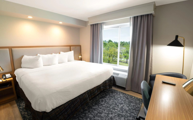 photo 5 of Fairfield Inn & Suites by Marriott Jacksonville Butler Blvd