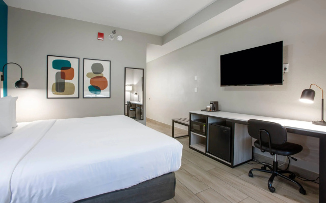 photo 2 of Country Inn & Suites by Radisson, Phoenix Airport, AZ