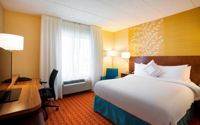 photo 2 of Fairfield Inn and Suites by Marriott Chicago Midway Airport