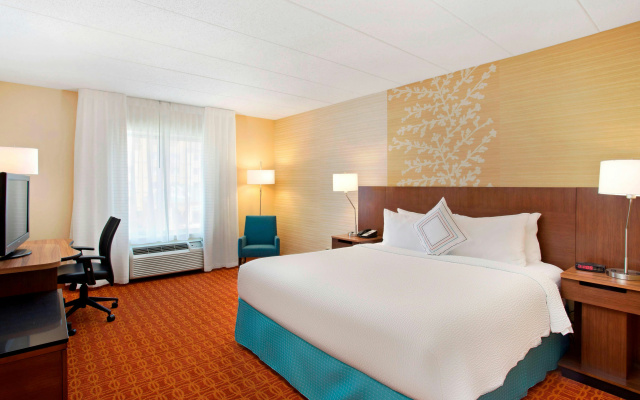 photo 3 of Fairfield Inn and Suites by Marriott Chicago Midway Airport