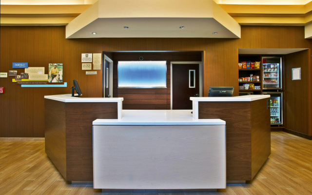photo 4 of Fairfield Inn and Suites by Marriott Chicago Midway Airport