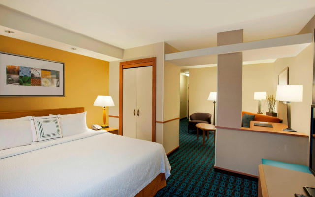 photo 4 of Fairfield Inn & Suites by Marriott Detroit Metro Airport Romulus