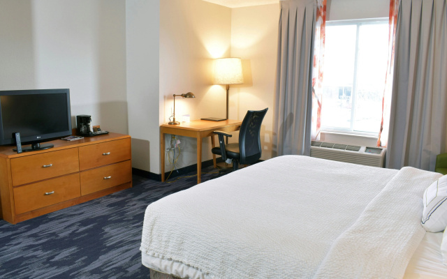 photo 3 of Fairfield Inn and Suites by Marriott Indianapolis East