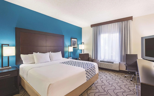 photo 3 of La Quinta Inn & Suites by Wyndham Central Point - Medford