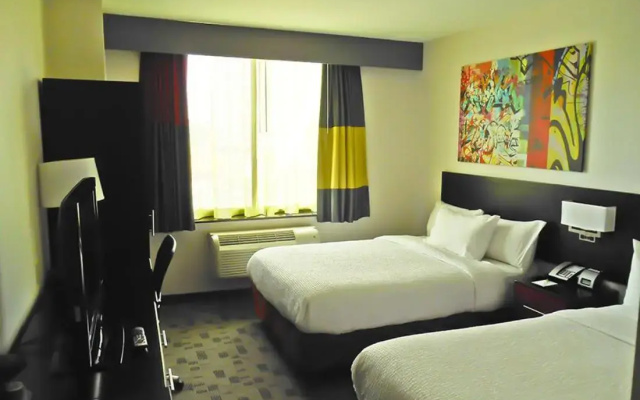 photo 5 of Fairfield Inn & Suites New York Queens/Queensboro Bridge