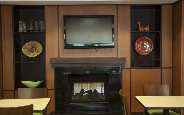 photo 4 of Fairfield Inn & Suites Bedford