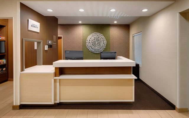 photo 2 of Fairfield Inn and Suites by Marriott Indianapolis Airport