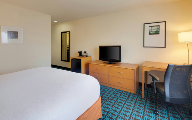 photo 3 of Fairfield Inn and Suites by Marriott Indianapolis Airport