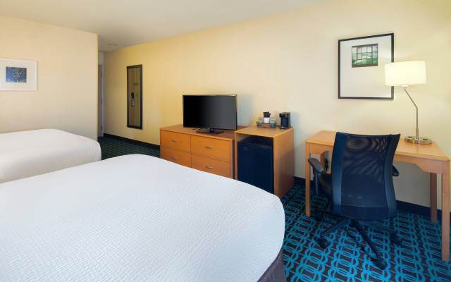 photo 4 of Fairfield Inn and Suites by Marriott Indianapolis Airport