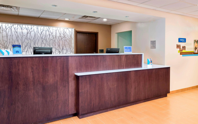 photo 2 of Fairfield Inn and Suites by Marriott Perimeter Center