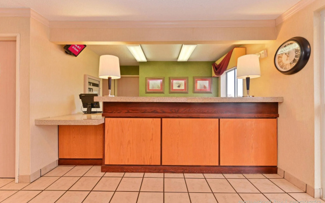 photo 2 of Red Roof Inn & Suites Danville, IL