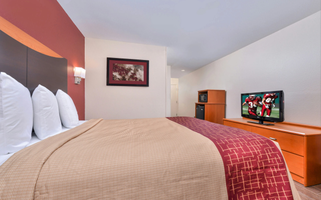 photo 4 of Red Roof Inn & Suites Danville, IL