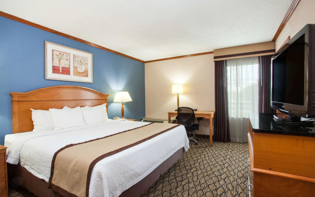 photo 3 of Baymont by Wyndham Madison Heights Detroit Area