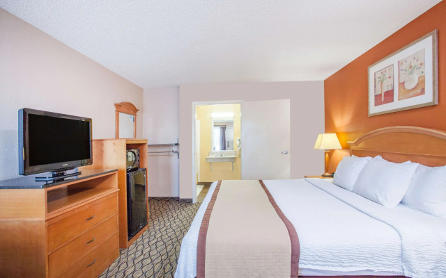 photo 4 of Baymont by Wyndham Madison Heights Detroit Area