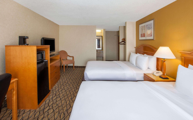 photo 2 of Americas Best Value Inn Canton