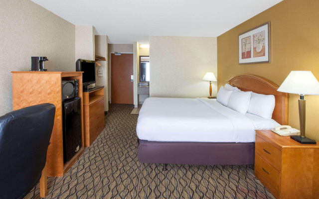 photo 3 of Americas Best Value Inn Canton
