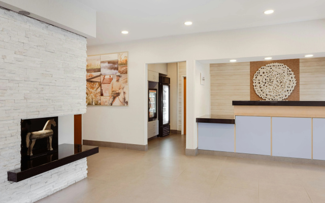 photo 2 of Fairfield Inn & Suites by Marriott® Grand Rapids Airport