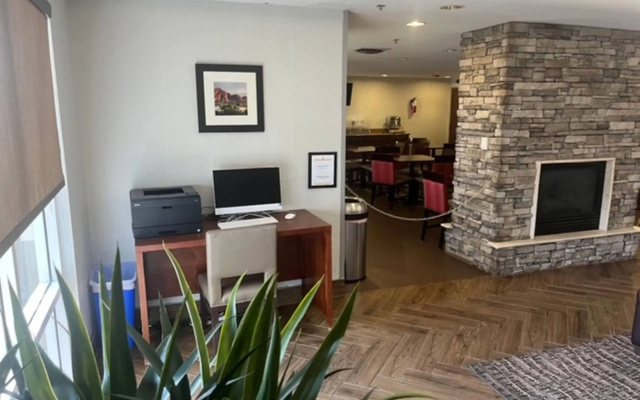 photo 5 of Comfort Inn & Suites Phoenix North / Deer Valley
