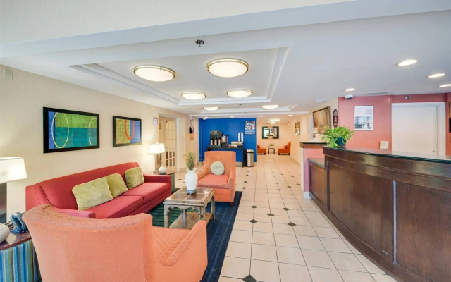 photo 2 of Motel 6 Milford, CT