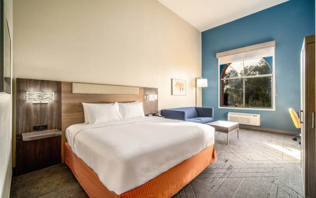 photo 3 of Holiday Inn Express & Suites Phoenix - Mesa West by IHG