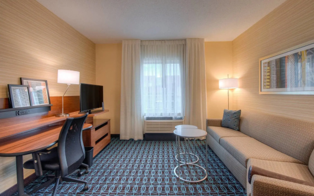 photo 3 of Fairfield Inn and Suites by Marriott Charlotte Airport