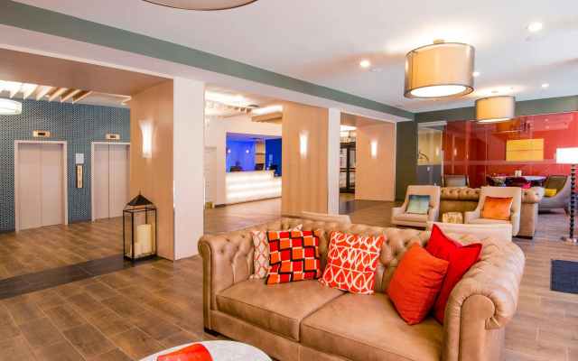 photo 2 of Fairfield Inn & Suites by Marriott Charlotte Uptown