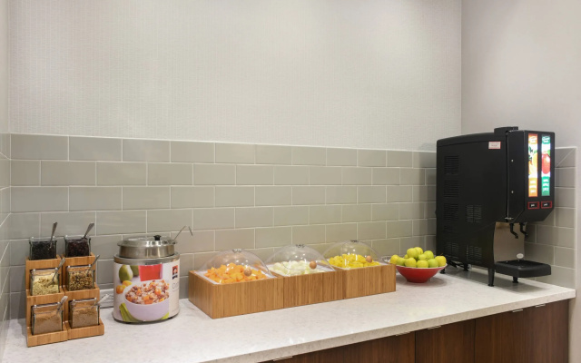 photo 4 of Fairfield Inn & Suites by Marriott Dayton