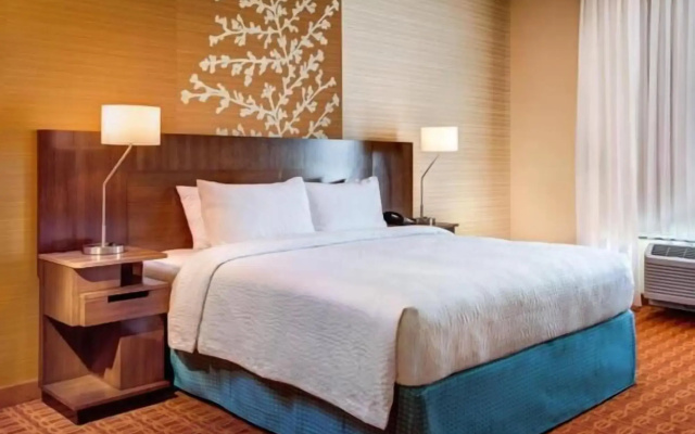 photo 5 of Fairfield Inn and Suites by Marriott Detroit Canton