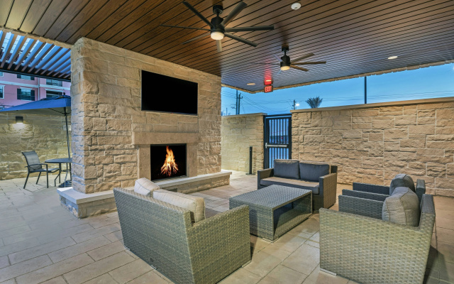 photo 2 of Fairfield Inn & Suites Houston Memorial City Area